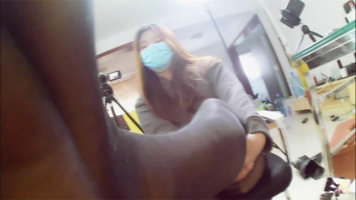 偷窥代价4 被老师们带回家 长靴黑丝踩脸教育变成她的狗 第四集