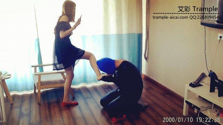 【快手红人】美脚玩喷子金生