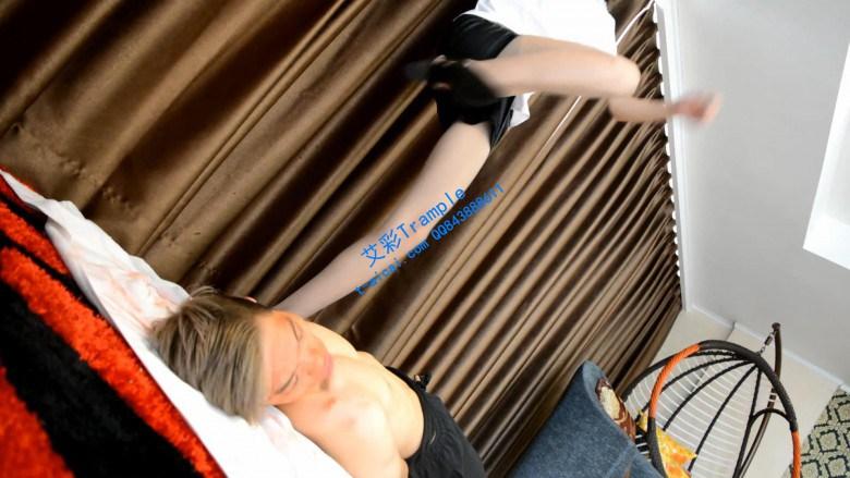 『奴隶岛』—萱萱无情粗跟鞋跺脸