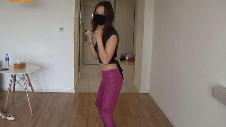 红色打底裤肉靶健身锻炼