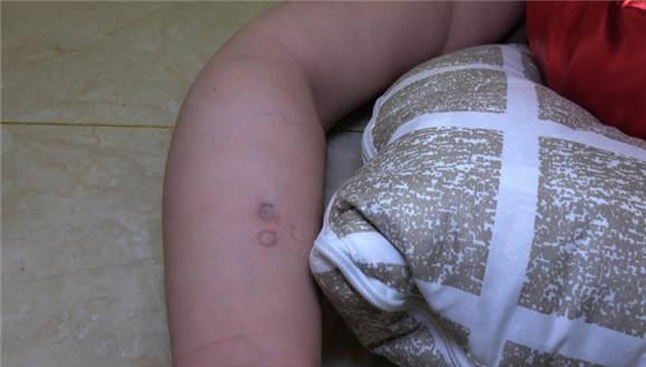 【冷柔】红靴重度踩踏，暴力踩嫩肉