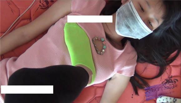 甜儿公主绿棉袜虐踩LULU肚子和脸蛋 G-NV-108