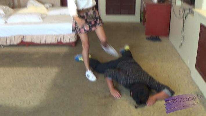 小薇实战防身情景演练