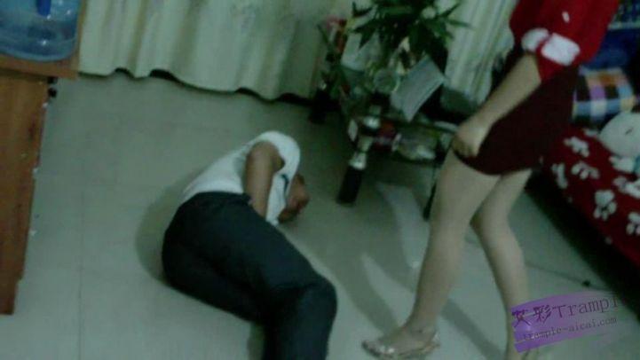 美少女惩治暴力男. 美少女惩治暴力男.