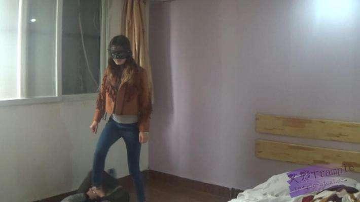 跆拳道美女人肉沙包 跆拳道美女人肉沙包