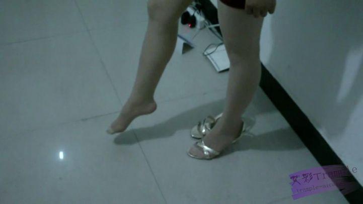 美少女惩治暴力男. 美少女惩治暴力男.