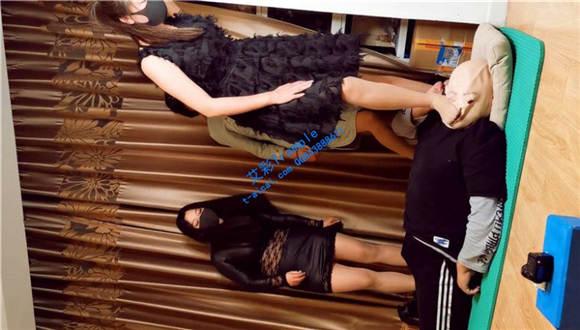 人皮地毯I 三S长靴全体重丝袜踩头