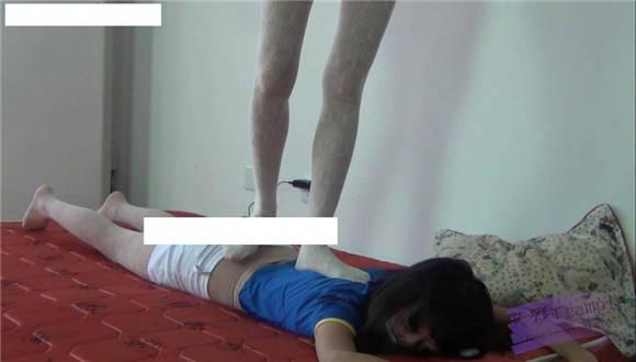 甜儿公主性感丝袜虐踩偷钱的LULU G-NV-115