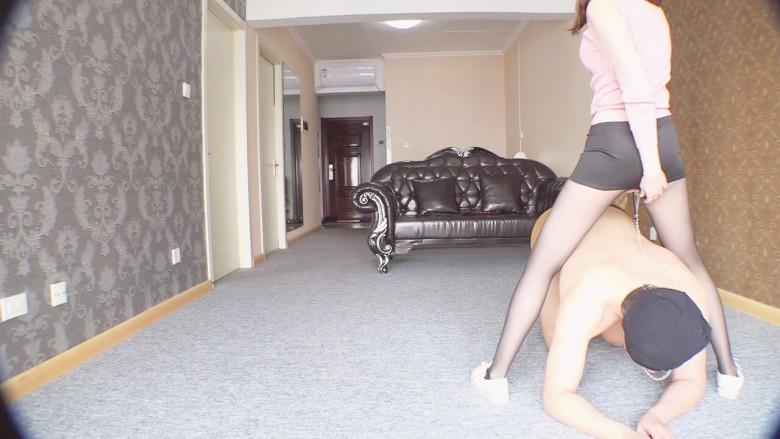 帆布鞋黑丝调教+圣水