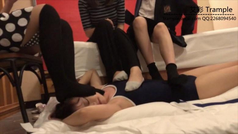 最强女m更新！闺蜜三人踩精髓部分！