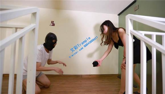 『奴隶岛』—双s丝袜球逗狗恋足