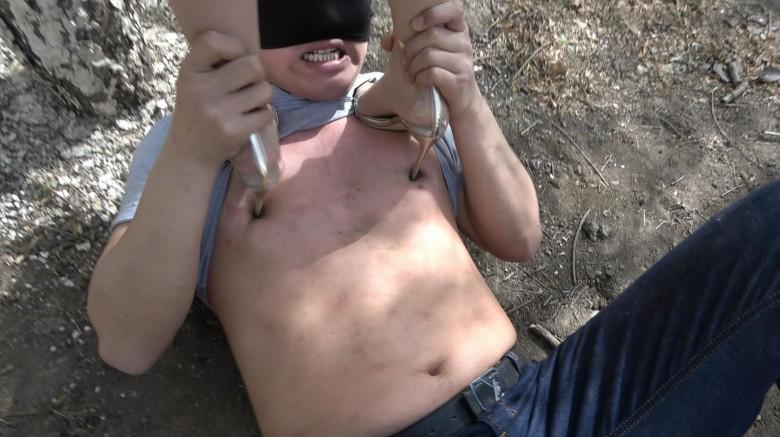 户外重度虐乳，极度羞辱