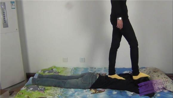 甜儿公主黄色棉袜踩虐lulu G-NV-101