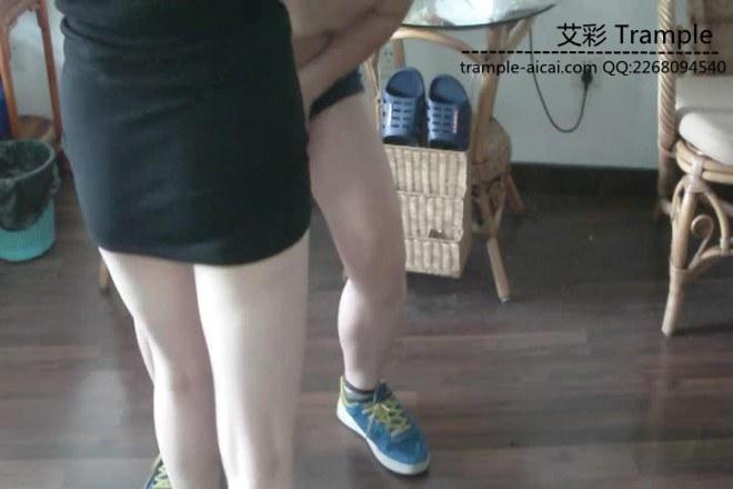 莉莉女主凶狠踢打窒息