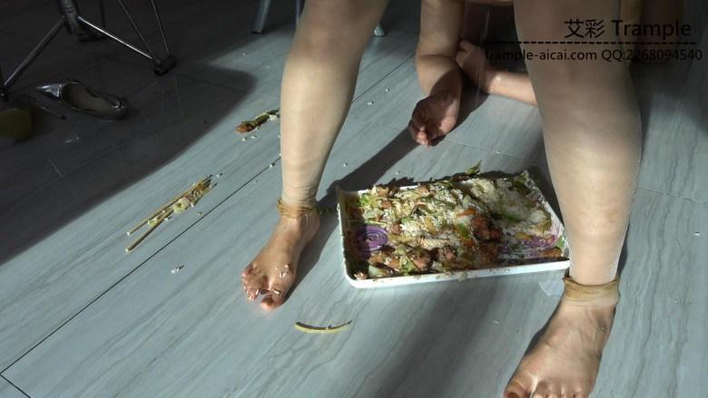 丝足喂食，圣水泡饭