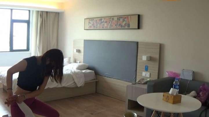 红色打底裤肉靶健身锻炼