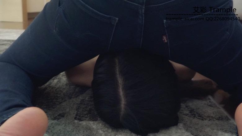 『小妮女女』下班后原味丝袜玉足，女奴服侍。