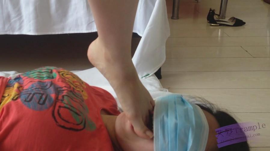 『小妮女女』01.裸足平底鞋调教母狗