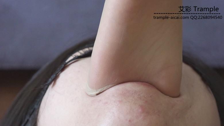 『小妮女女』原味平底鞋肉丝插嘴深喉调教。