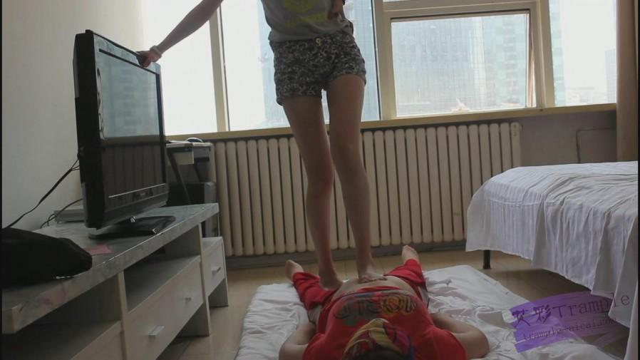 『小妮女女』01.裸足平底鞋调教母狗