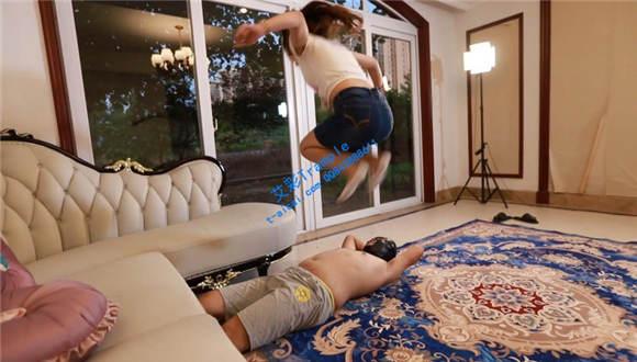 『奴隶岛』—灵灵休闲装原味调教 『奴隶岛』—灵灵休闲装原味调教