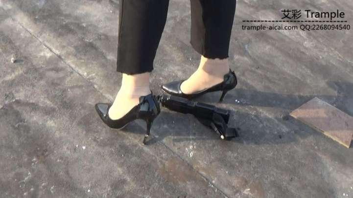 女主职业装高跟物体粉碎2