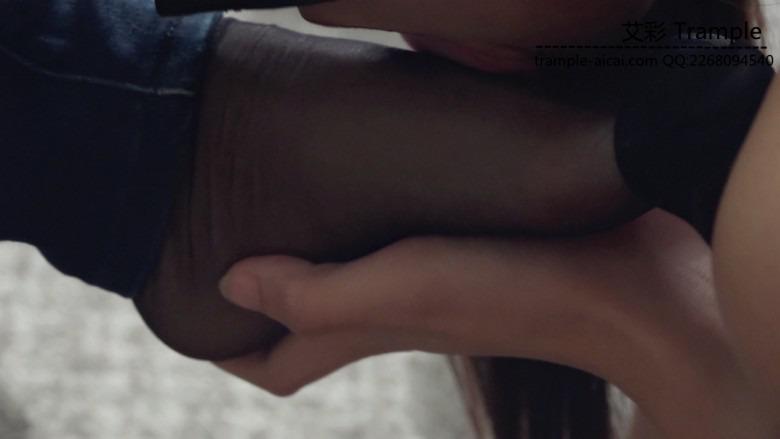 『小妮女女』下班后原味丝袜玉足，女奴服侍。