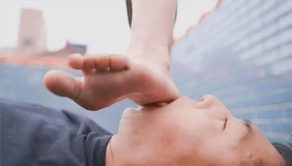 『奴隶岛』〔Magic︱Mirror 魔镜少女〕—星奈羞辱绿帽老公