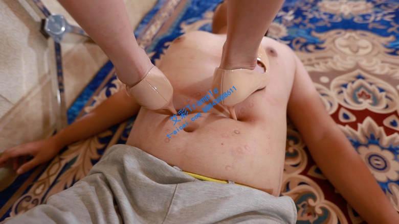 『奴隶岛』—灵灵全体重高跟踩踏