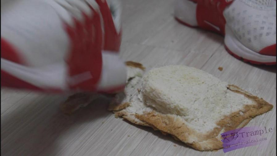 第一视角羞辱-贱货踩废你碾碎的狗爪子（面包片）