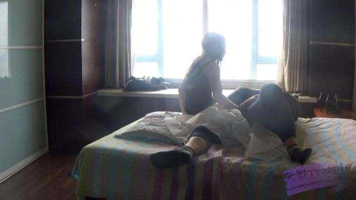 莉莉美腿魅惑足责绞杀