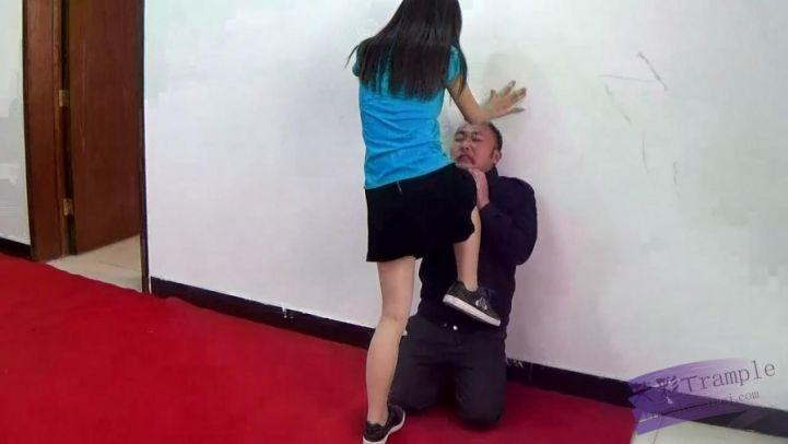 丽娜的复仇–赤脚夹脖子扭断