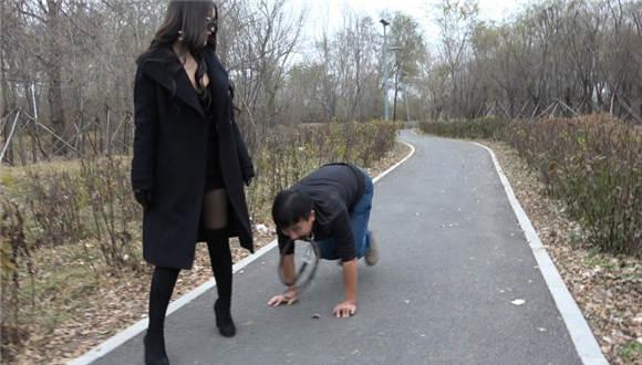 【冷柔】公园暴踢老贱狗，暴力耳光