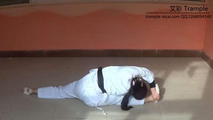 跆拳道美女防狼演练.