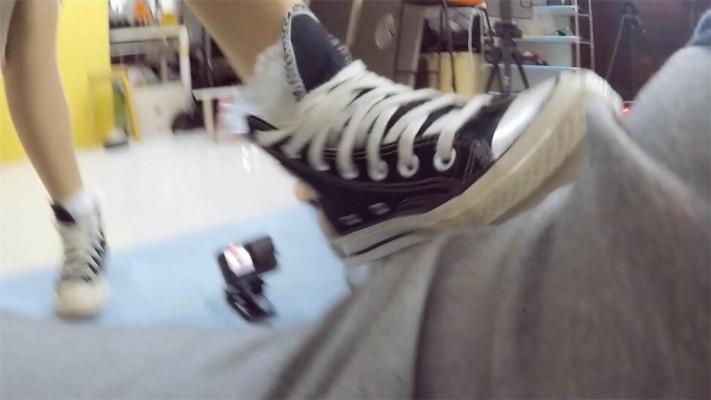 【婧児小主】晓G全语言帆布鞋脏白袜踩头顶 踩踹审讯处决 GP824E跟随 YC-220523-6