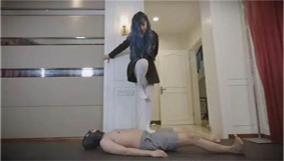 『奴隶岛』—〔Magic︱Mirror 魔镜少女〕—合租的小奶狗室友被踢裆 MM-210602