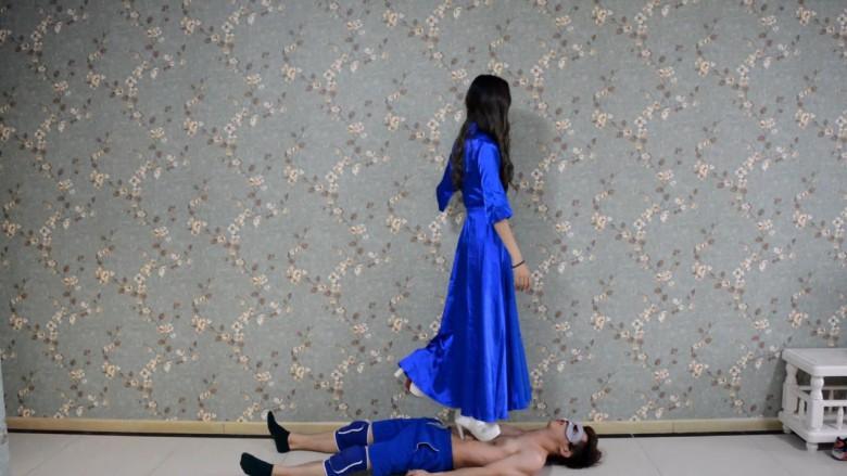 『奴隶岛』—靴下的威严