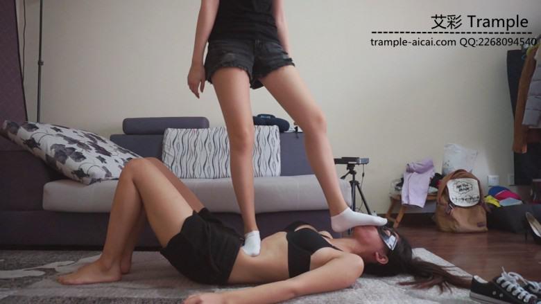 『小妮女女』美女S收拾虐待欠钱的贱货