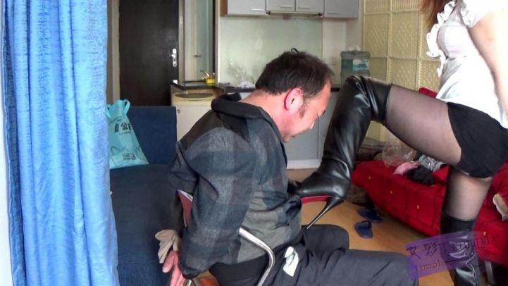 挟持美女秘书反被虐。