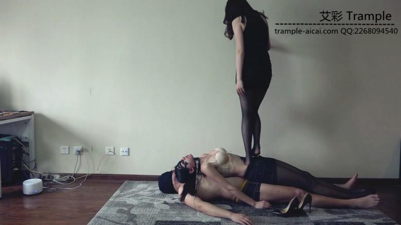 『小妮女女』主人性感黑丝脚调教情侣贱nu