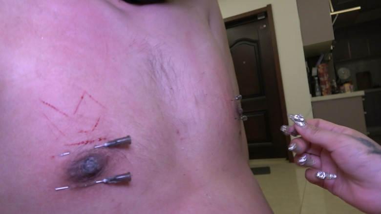 【冷柔】长靴暴踩乳头 重度虐乳