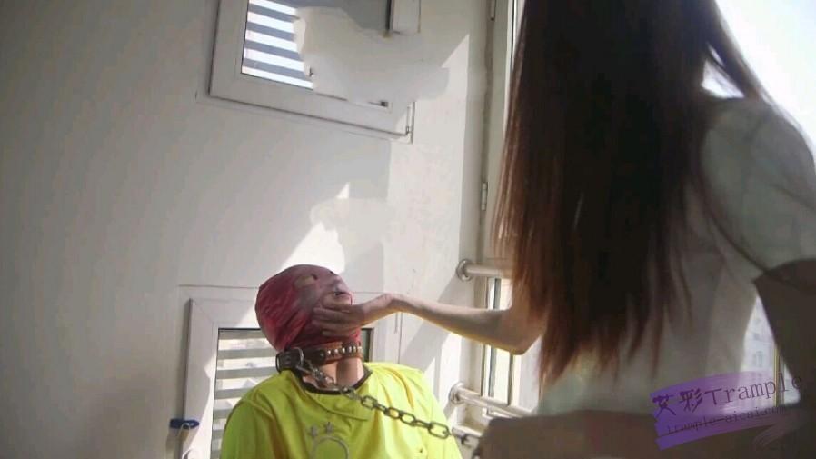 甜甜美女大狗链拴狗暴力调教虐待