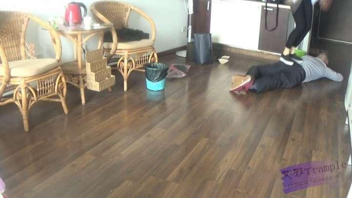 燕子女主骑马坐脸窒息 燕子女主骑马坐脸窒息