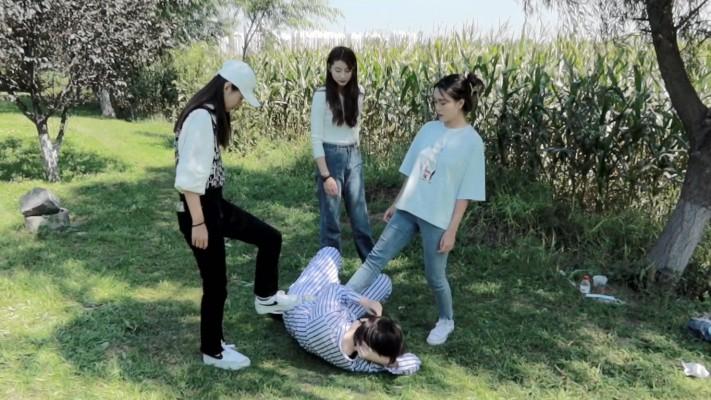 【超级女M】三女神苞米地处刑女奴