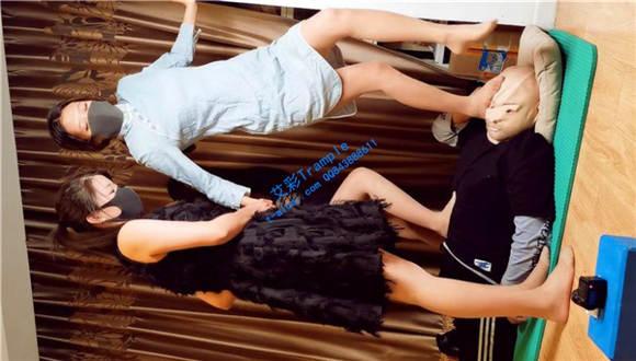 人皮地毯I 三S长靴全体重丝袜踩头