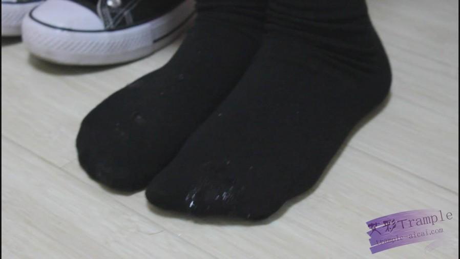 第一视角口水羞辱，贱狗快来舔我吐到鞋袜上的口水