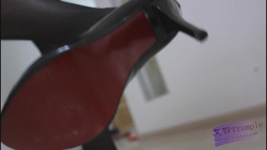 第一视角脏鞋底，高跟鞋羞辱