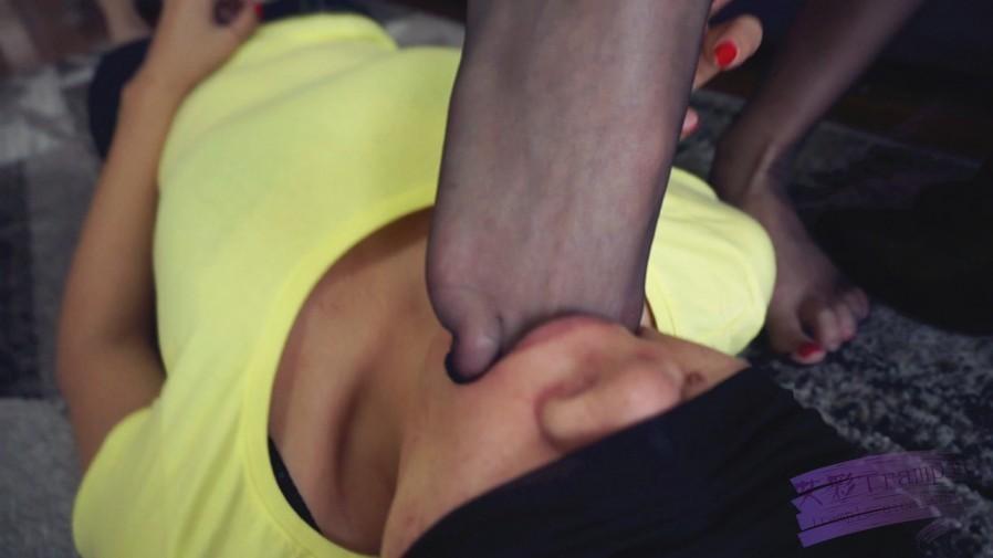 『小妮女女』黑丝高跟皮短靴调教女奴