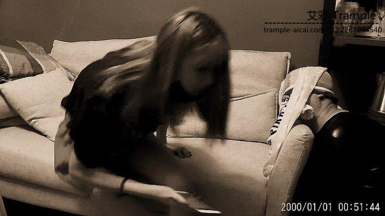 高档酒吧戏弄脚奴