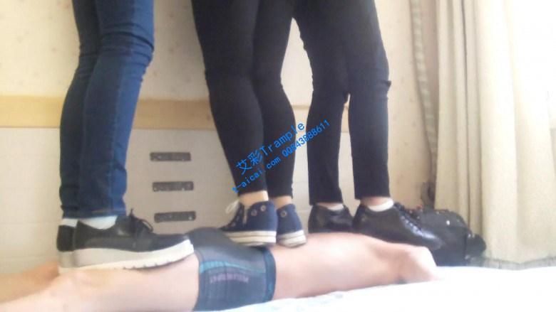 高中三人踩踏M无情